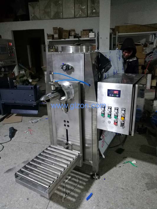 干粉砂漿包裝機(jī),噸袋包裝機(jī),液體灌裝機(jī),灌裝設(shè)備廠家 干粉砂漿包裝機(jī),噸袋包裝機(jī),液體灌裝機(jī),灌裝設(shè)備廠家